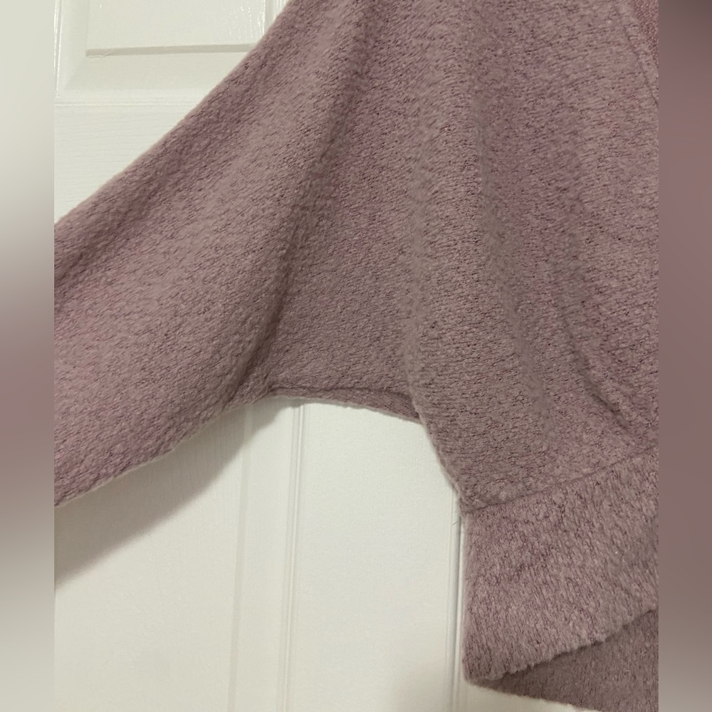 NWT Urban Outfitters Cropped Purple V Neck Sweater - Picture 3 of 5